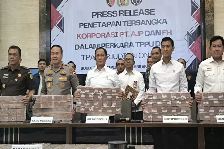 Bangun Hotel Aruss Semarang...