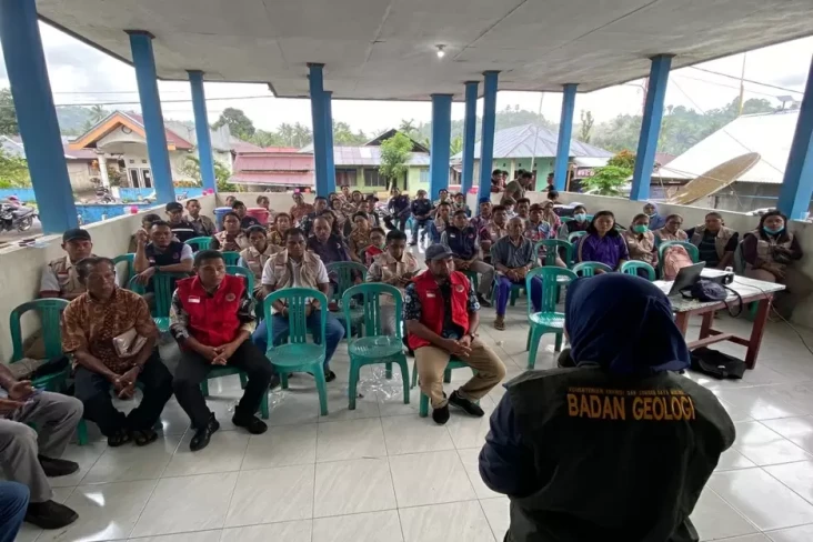 Gunung Ibu Erupsi, 3.000...