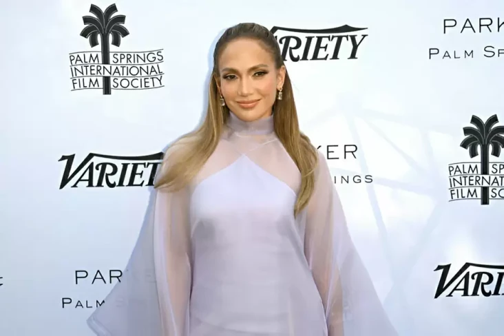 Jennifer Lopez Sumbangkan...