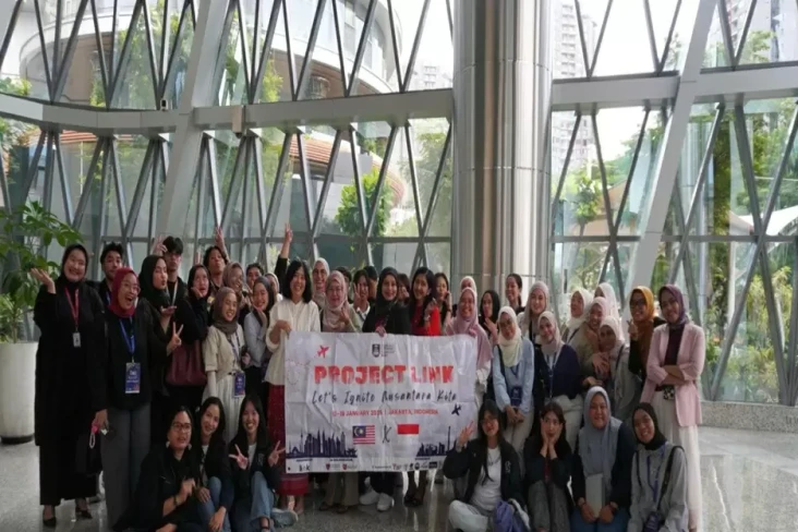 Universitas Bakrie-UiTM...