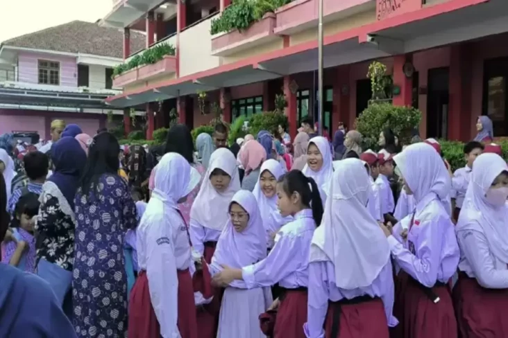 Libur Sekolah Selama...