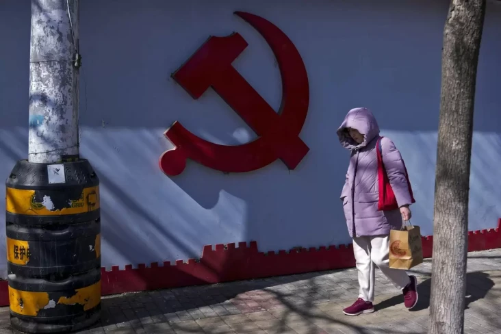 China Terperangkap dalam...