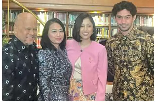 Lebih dari Sekadar Peran,...