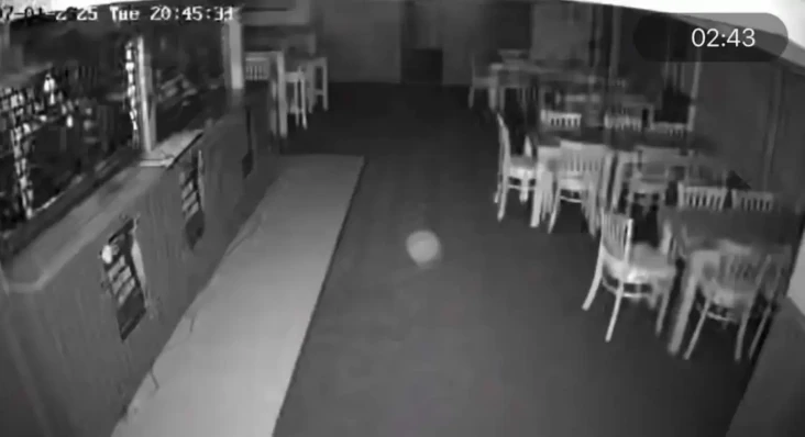 Hantu Mirip Bola Terbang...