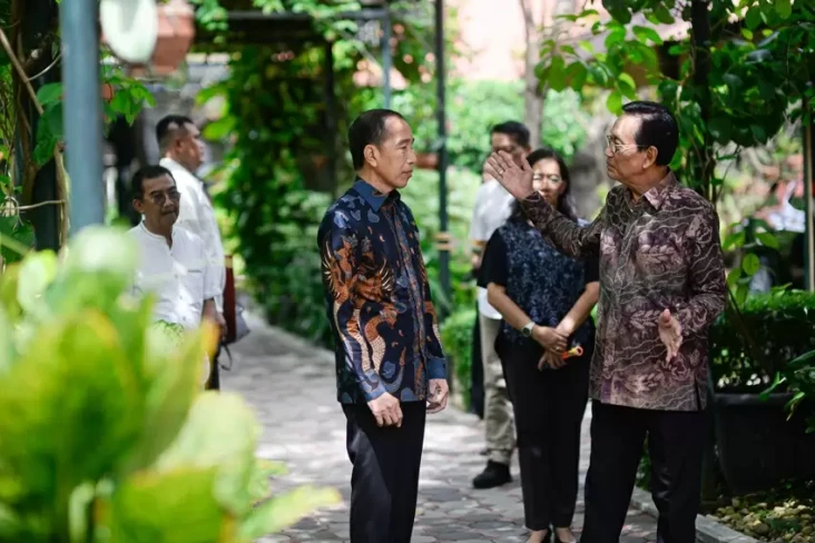 Pertemuan Jokowi dan...
