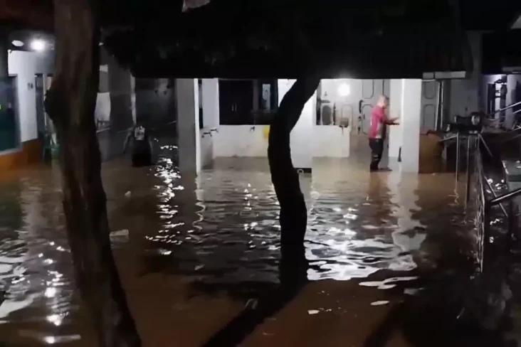 Kota Cirebon Dikepung...