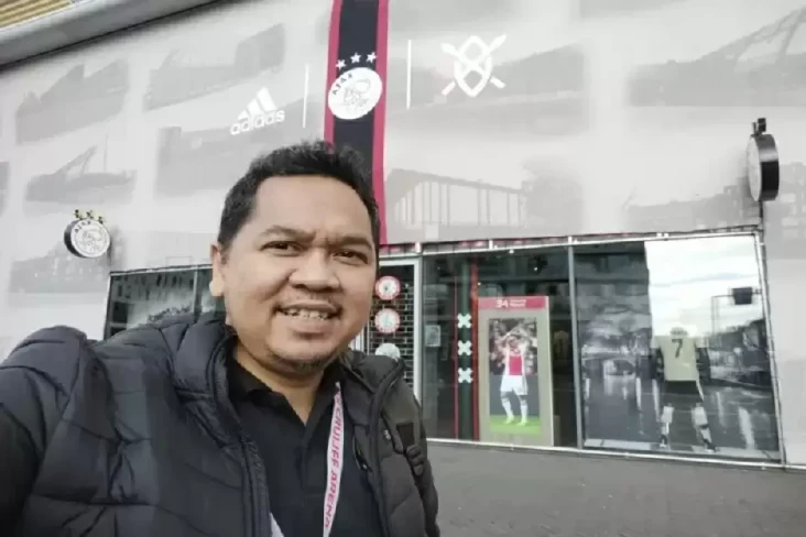 Patrick Kluivert, Komunikasi...