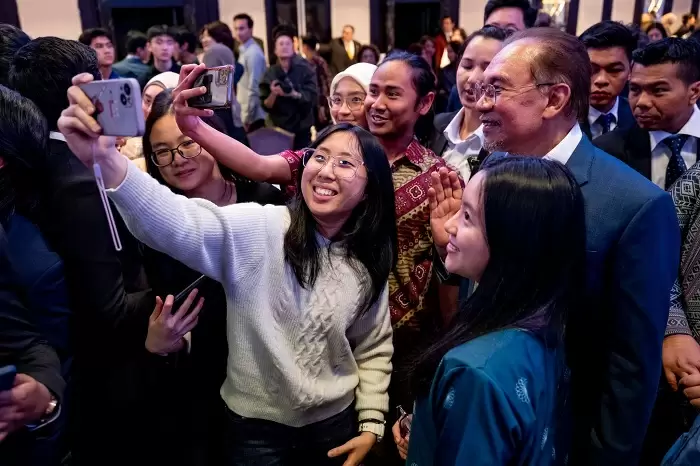 PM Anwar Ibrahim Berambisi...