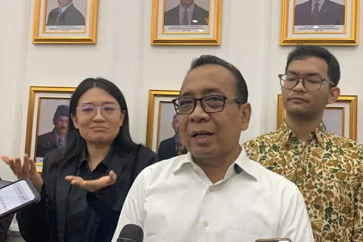 Usulan Batas Usia Gunakan...