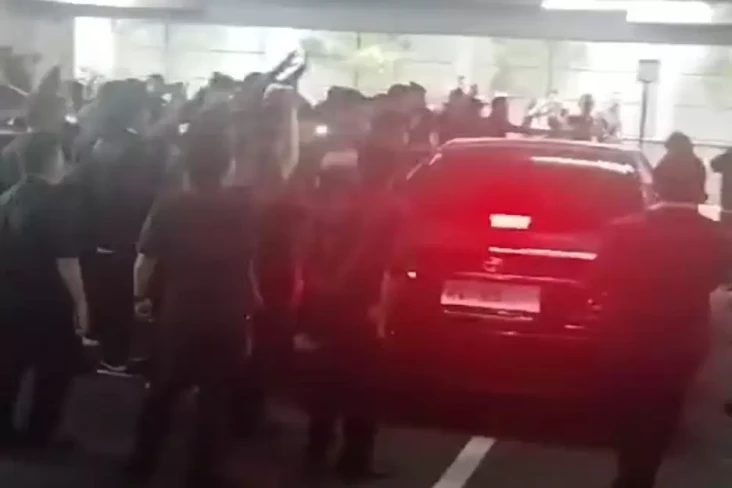 Didemo Ratusan Pegawainya,...
