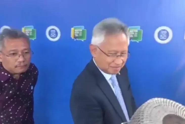 Tanggapi Demo dan Tuduhan...