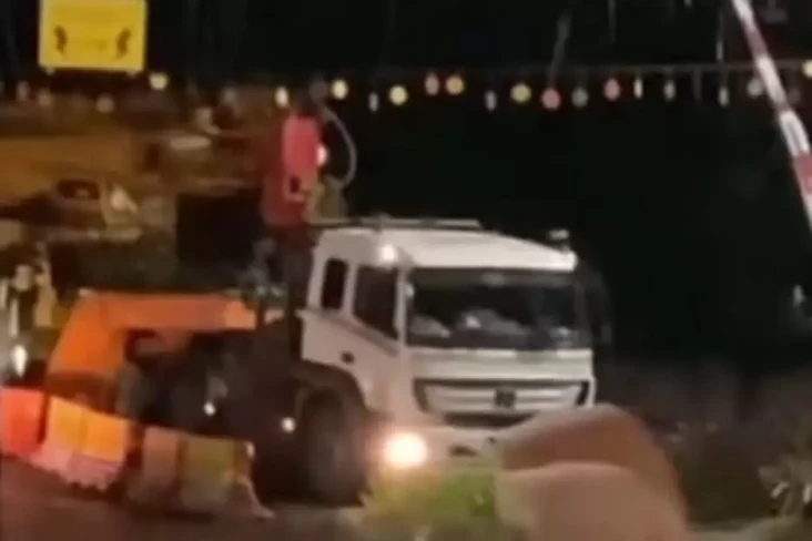 KRL Gangguan Gara-gara...