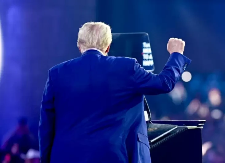 Donald Trump Sukses...