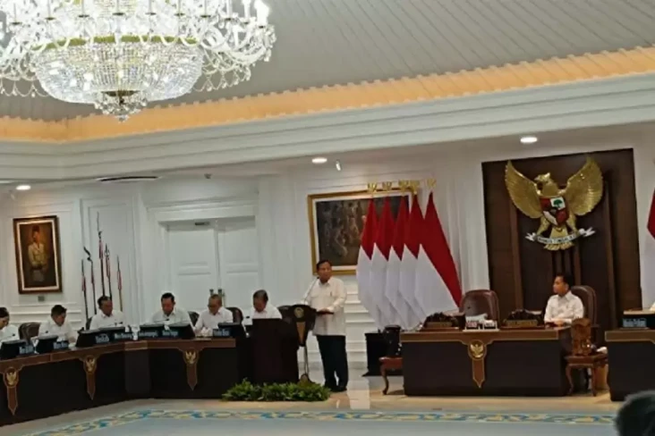 Prabowo Pimpin Sidang...