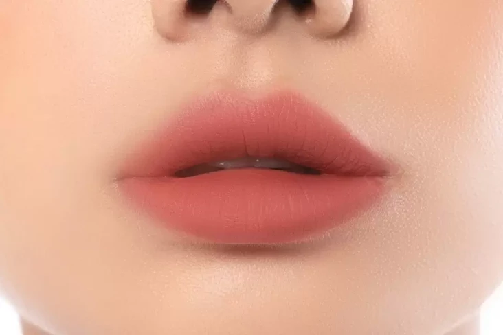 Overlined Lips On Point:...