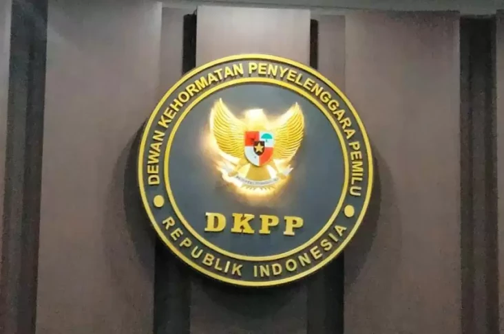 Putusan DKPP Pecat Ketua...
