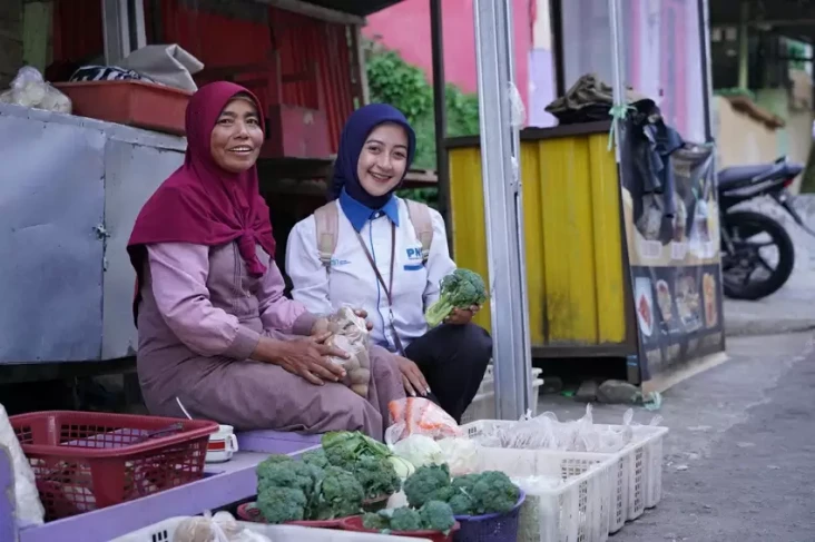 Mendorong Perempuan...