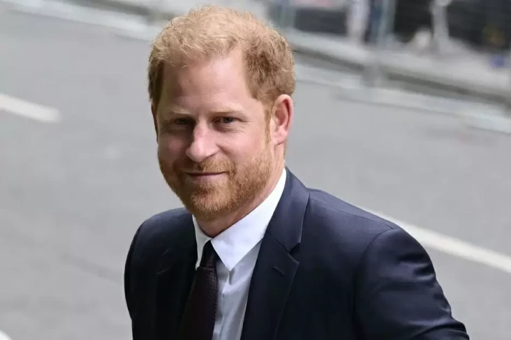 Pangeran Harry Terima...