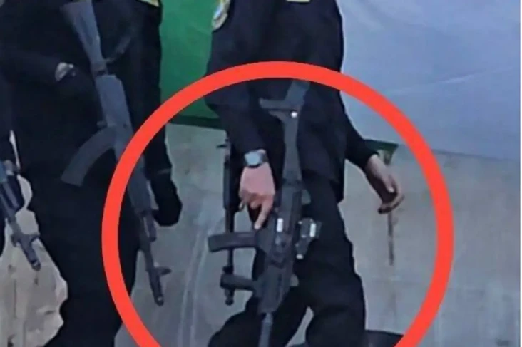 Hamas Pamer Senjata...