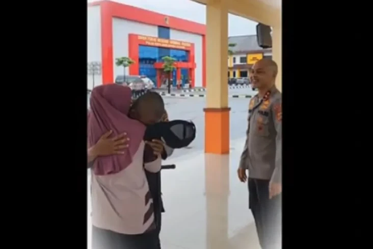 Viral Anak Tukang Sapu...
