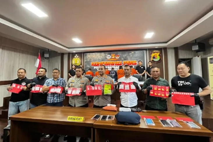 Detik-detik Polisi Bongkar...