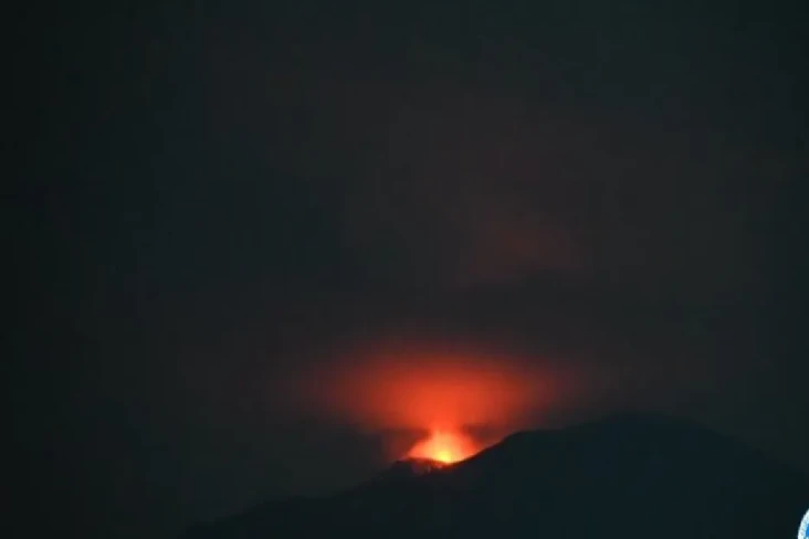 Gunung Ibu Kembali Meletus,...