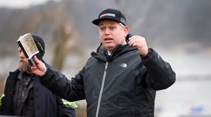 Politikus Denmark Bakar...