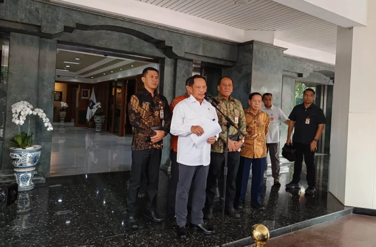 Efisiensi Anggaran di...