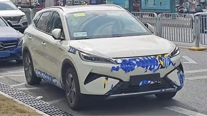 BYD Atto 3 Versi 2025...