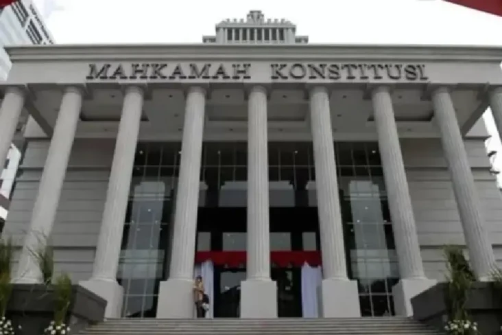 MK Gelar Sidang Putusan...