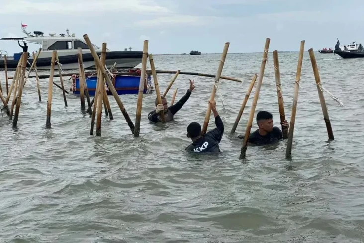 Buktikan Negara Hukum,...