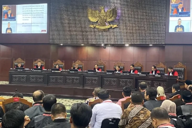 Mahkamah Konstitusi...