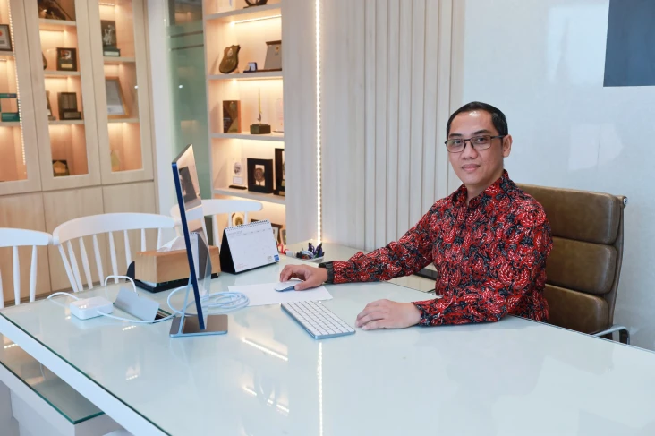 Kementerian Komdigi...