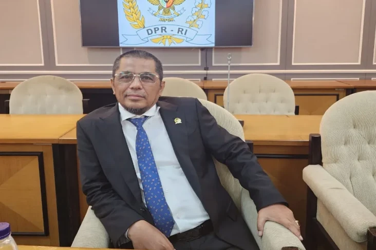 Anggota DPR Arisal Aziz...
