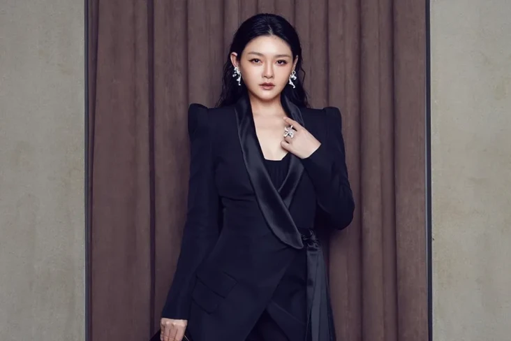 Barbie Hsu Tinggalkan...