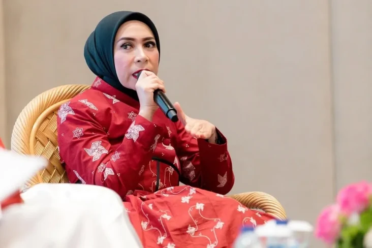 Melly Goeslaw Pertanyakan...