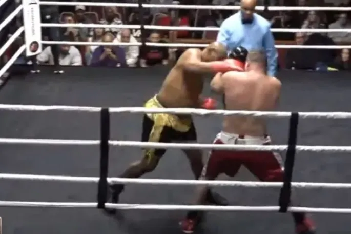 Oliver McCall yang Meng-KO...