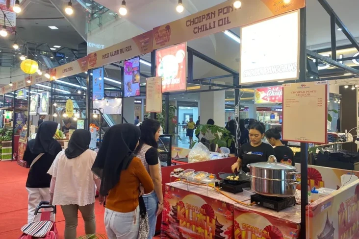 Rayakan Imlek, Festival...