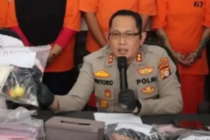 Diduga Peras Anak Bos...