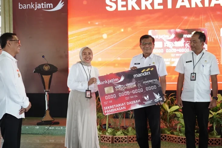 Bank Jatim Bersama Pemkab...