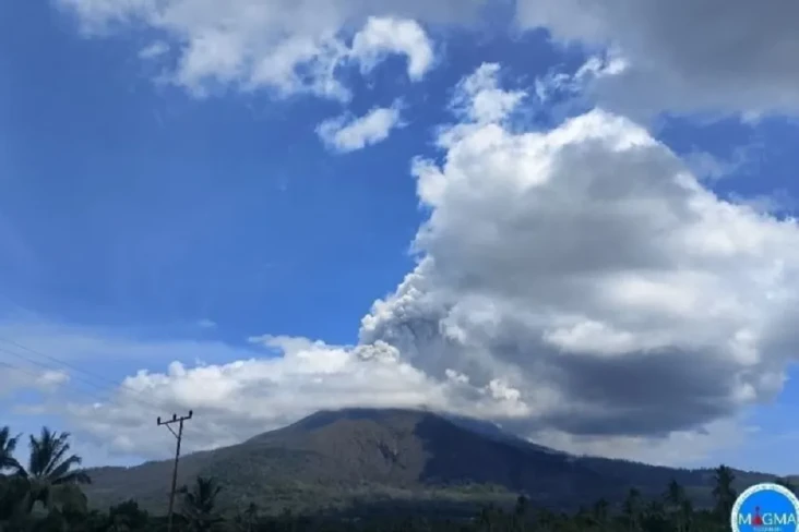 Zona Bahaya Gunung Lewotobi...