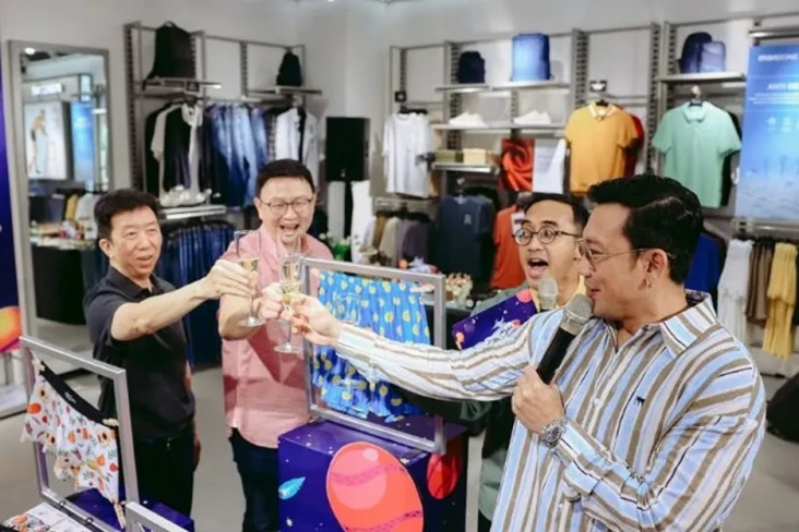Denny Sumargo Luncurkan...