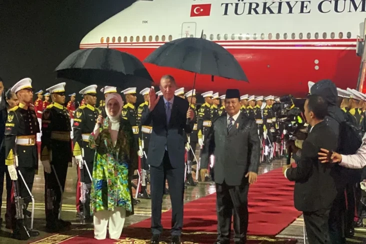 Tiba di Indonesia Disambut...