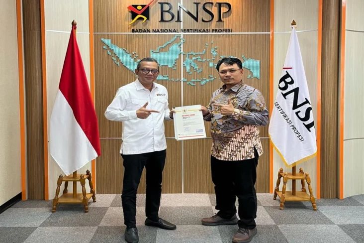 Lisensi Sertifikasi...
