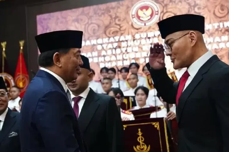 Daftar Artis yang Jadi...