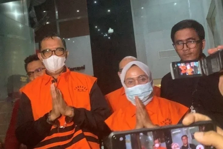 KPK Tahan 3 Mantan Direksi...