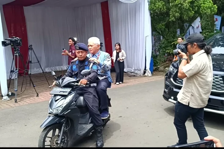 Tiba di Hambalang, Menteri...