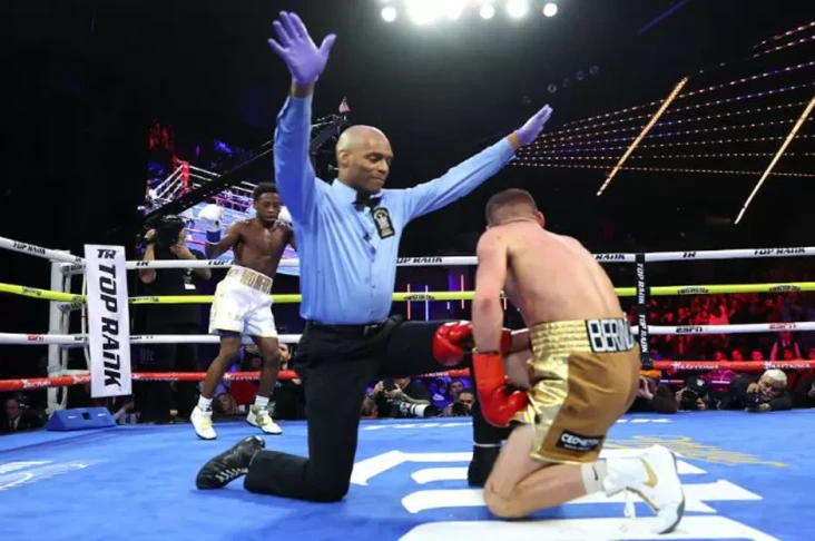 Keyshawn Davis Pukul...