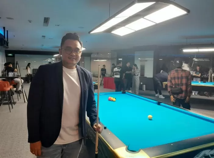 Valentino Jebret Sambut...