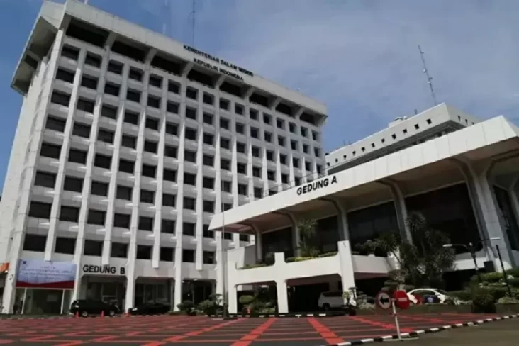 239 Kepala Daerah Jalani...